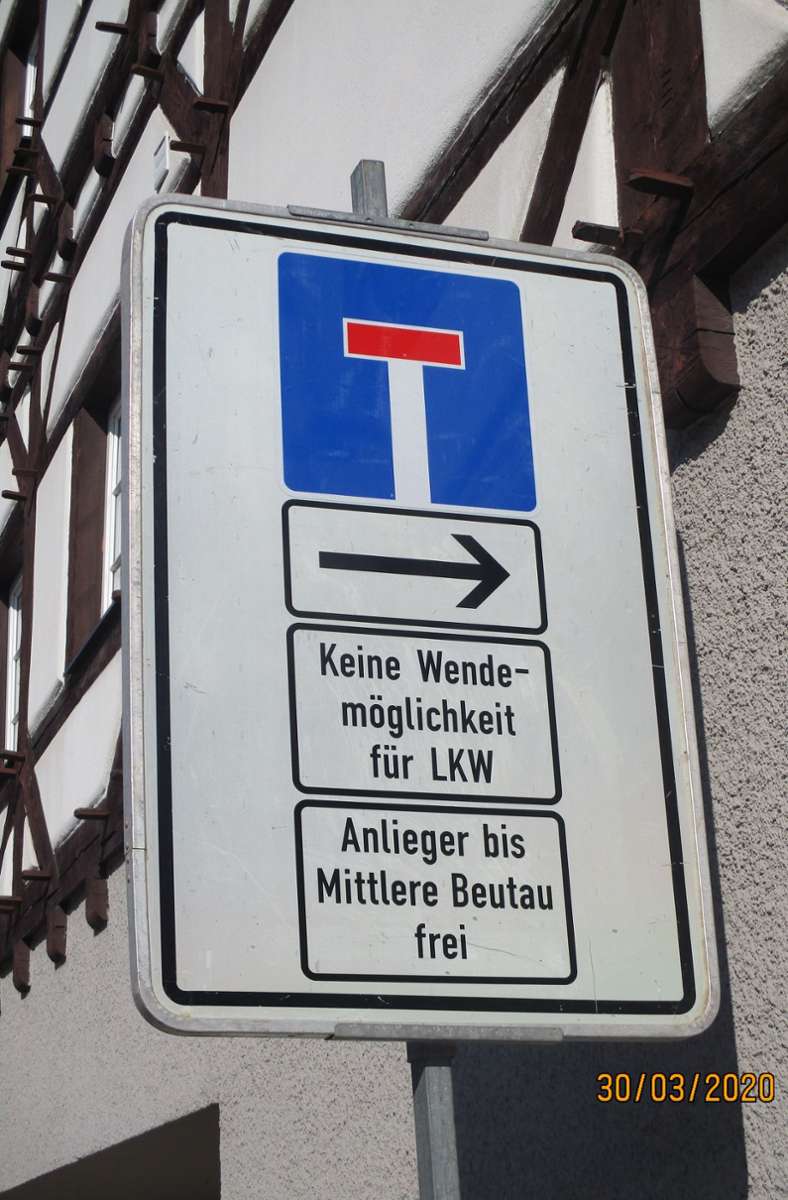 Die Vollsperrung der Geiselbachstraße in Esslingen begann planmäßig am Montagmorgen, 30. März 2020.