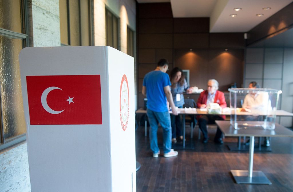 Während in der Türkei am 24. Juni abgestimmt wird, haben die Türken in Deutschland, Frankreich und Österreich bereits ab Donnerstag die Möglichkeit zur Stimmabgabe. Foto: dpa