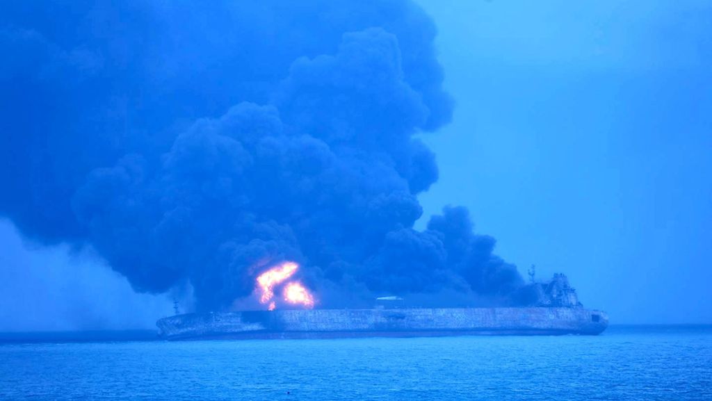 Vor chinesischer Küste: Öltanker nach Kollision in Brand