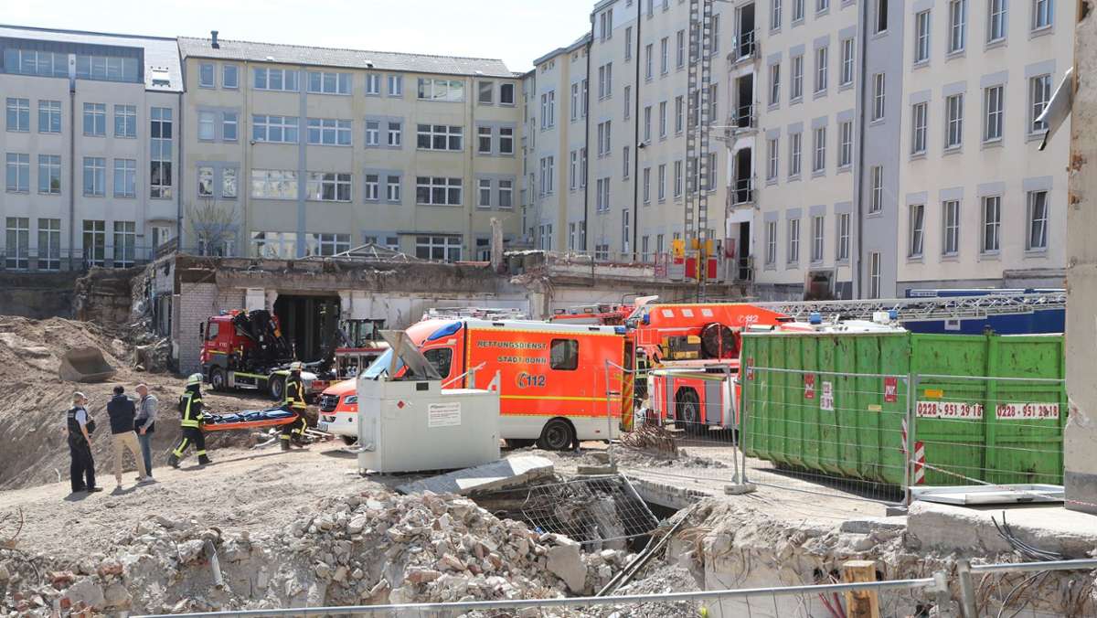 Abrissarbeiten in Bonn: Arbeiter auf Baustelle verschüttet - Stundenlange Rettungsaktion