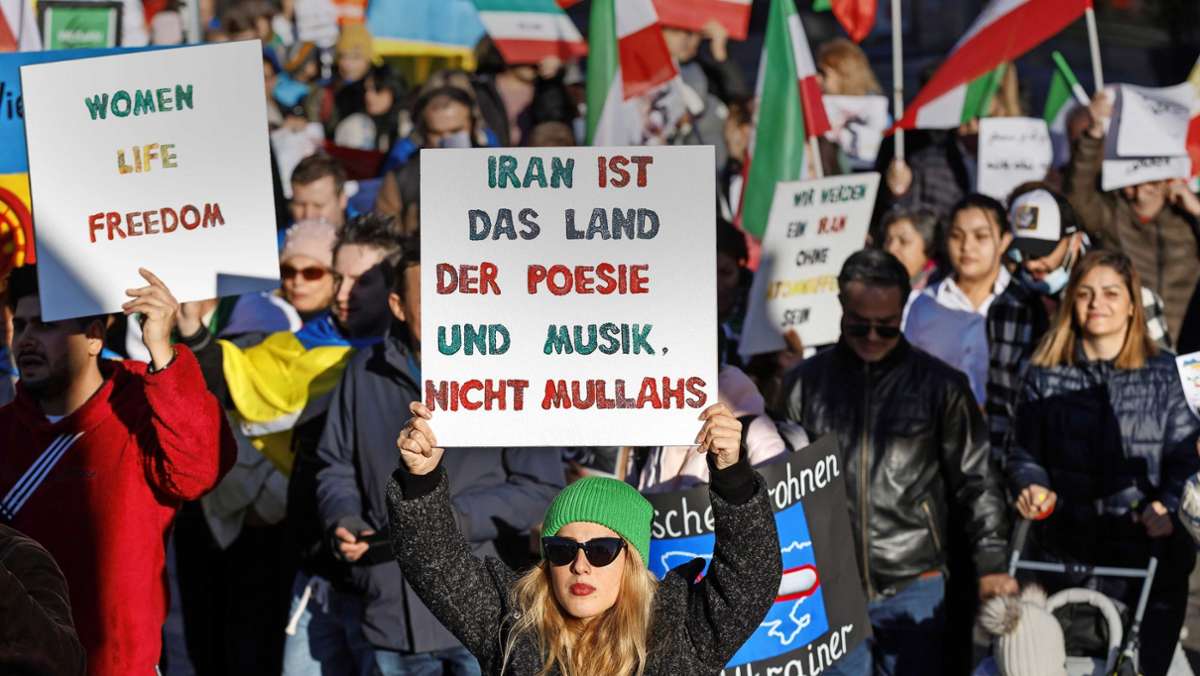 Iran-Demonstration in der Stadt: Stuttgarter Protest als Liveschalte in den Iran
