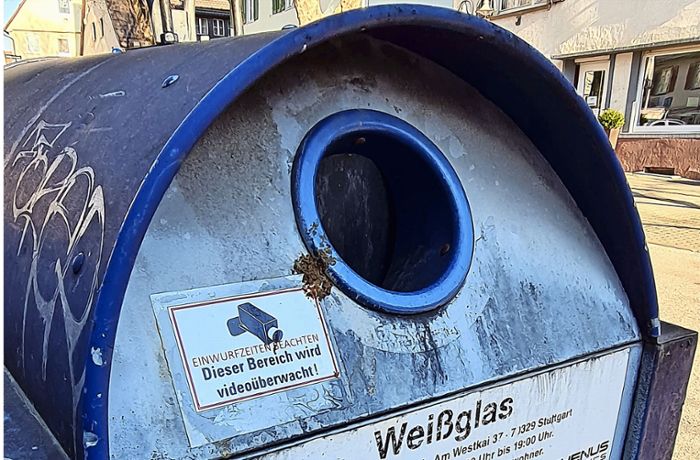 Glascontainer in  Untertürkheim: Videoüberwachung am Kelterplatz ist ein Fake