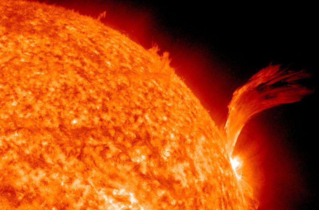 Ob auch die Sonne wie zahlreiche andere Sterne aus ihrer Bahn geschleudert wird, lässt sich zwar nicht vorhersagen, es sei aber eher unwahrscheinlich, sagen die Astronomen.