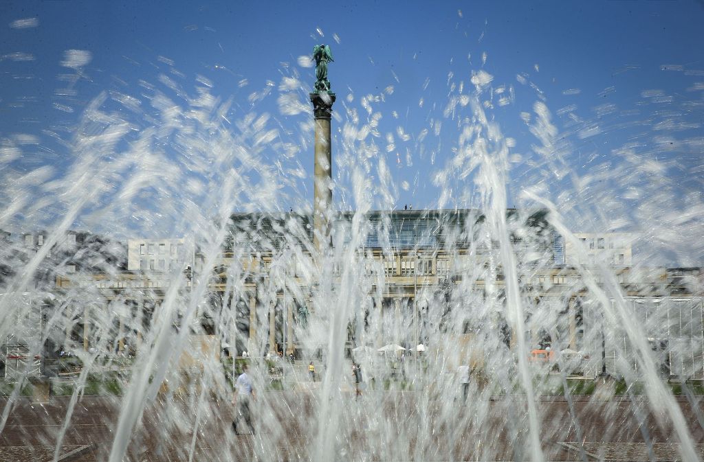 Schlossplatz, die Zwote: Wasserspiele marsch!