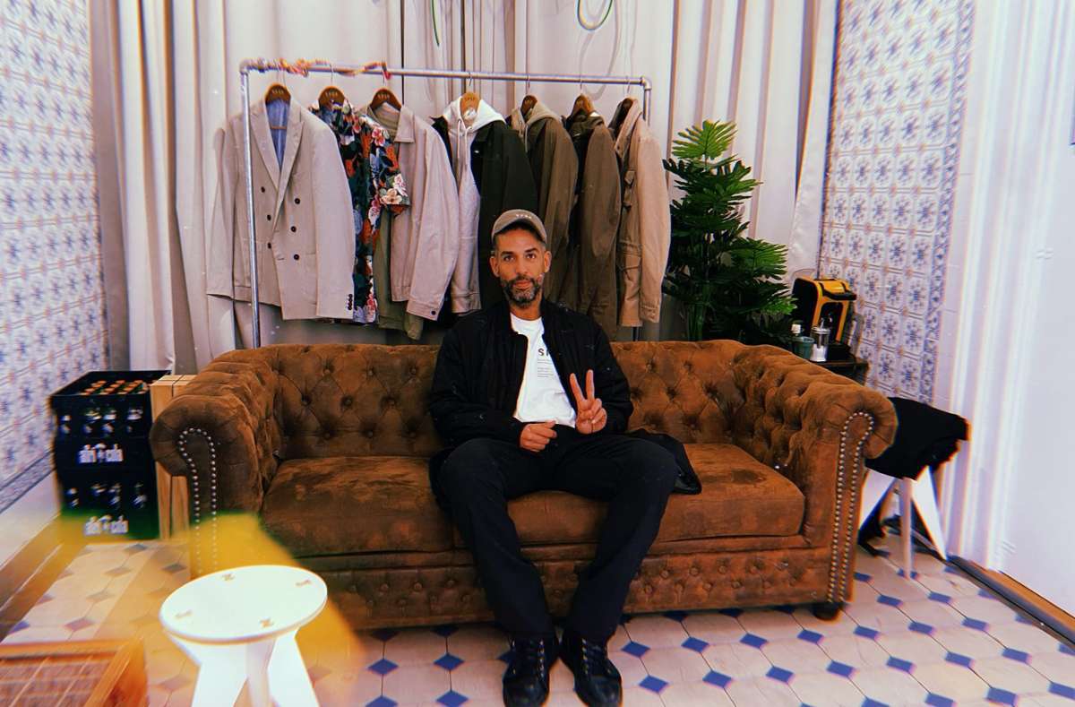 Auf den ersten Blick ist nicht zu erkennen, dass sich in der Brennerstraße 21 der Showroom eines Streetwear-Maßanzug-Konzepts befindet. „Ich will lieber entdeckt werden“, so Gründer Daniel Samy El Menshawi.