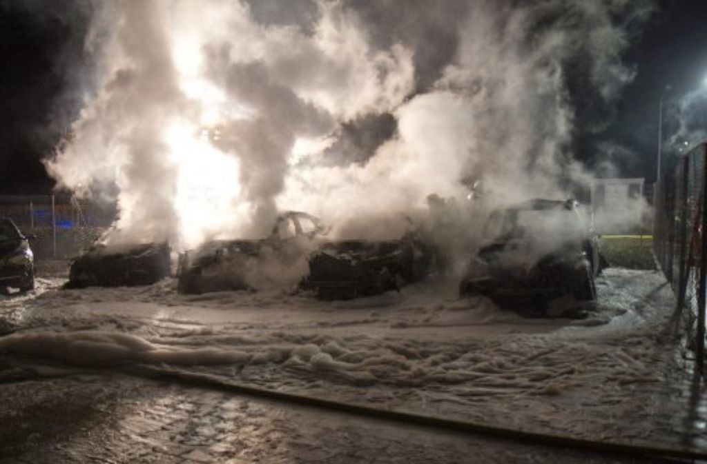 15. Oktober 2012, Tamm und Bietigheim-Bissingen: Insgesamt brennen vier Autos nieder, dabei entsteht Sachschaden in Höhe von 250.000 Euro.