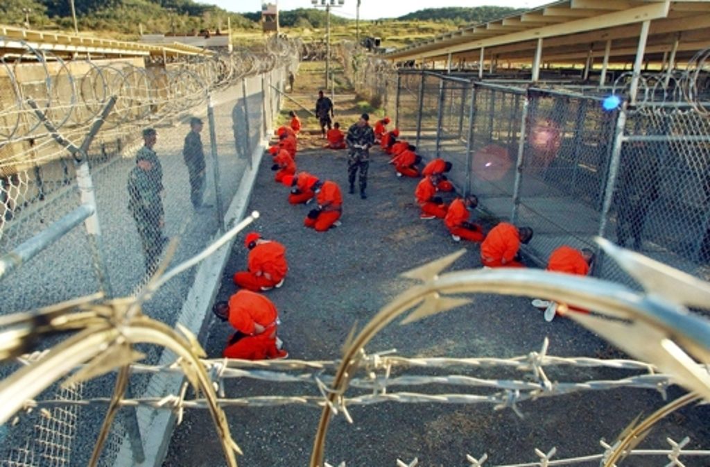 Als Reaktion auf die Anschläge vom 11. September 2001 wurde der Stützpunkt im Januar 2002 um ein Internierungslager für Gefangene erweitert. Im Sprachgebrauch der US-Regierung werden letztere als „ungesetzliche Kombattanten“ bezeichnet.