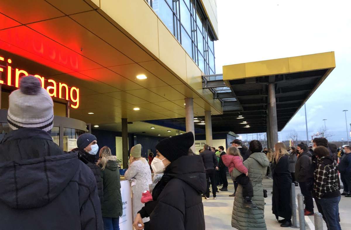 ... aber vor der Abhol-Station bei Ikea in Ludwigsburg ist es vorbei mit der Ordnung.