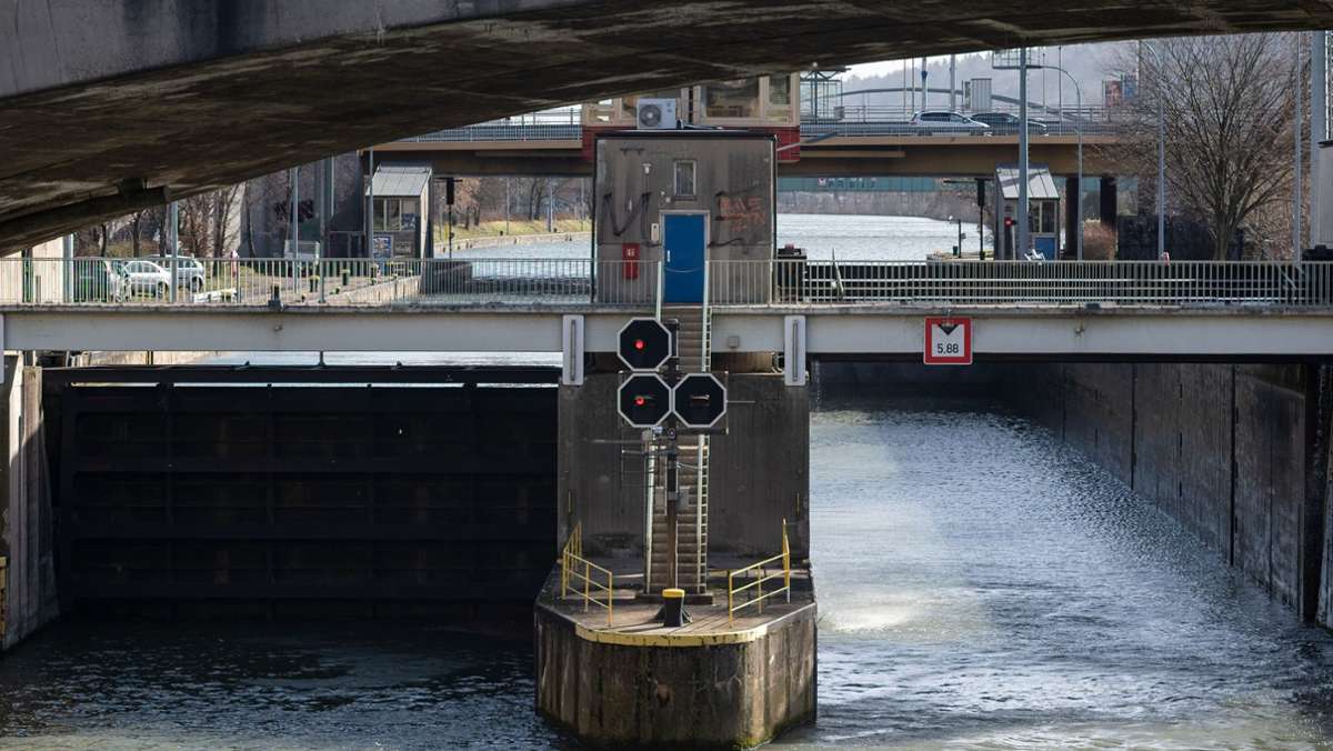 Schiffsverkehr auf dem Neckar: Land attackiert Bund wegen Neckarschleusen