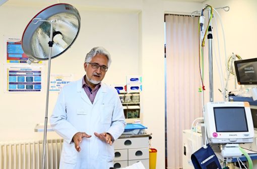 „Wir haben gute Leistungsträger“: Chefarzt Michael Sarkar in der unfallchirurgischen Ambulanz des Leonberger Krankenhauses. Foto: factum/Simon Granville
