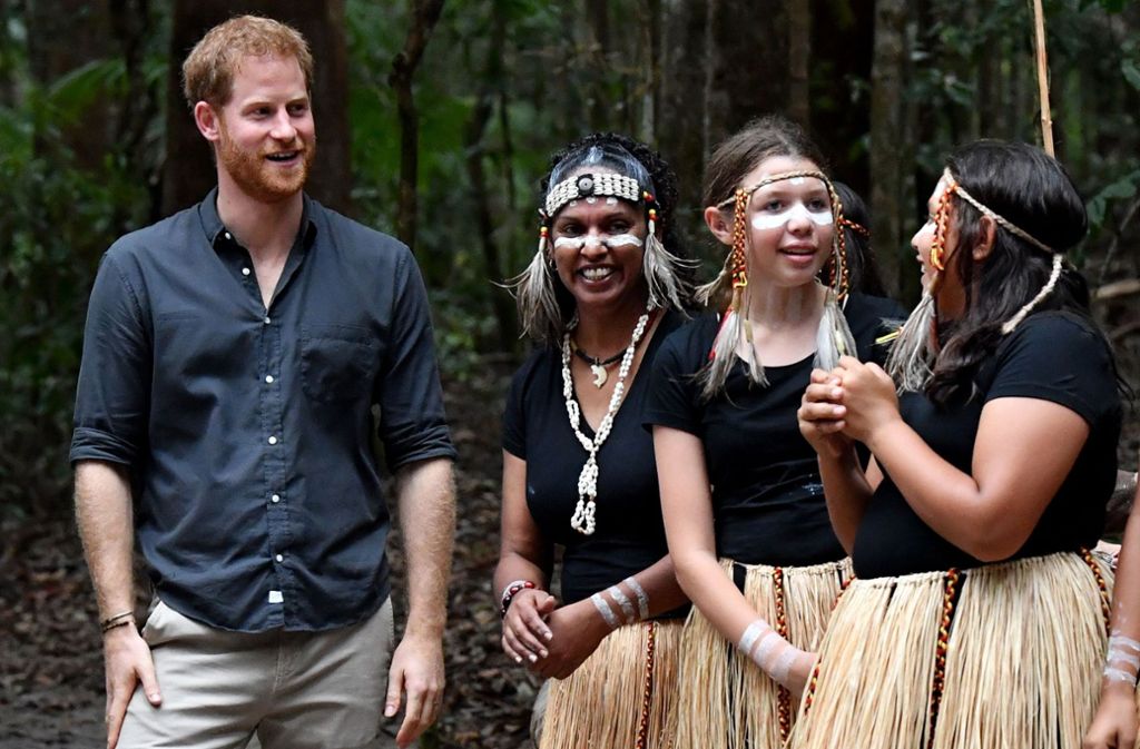 Mitglieder des Aborigine-Volkes der Butchulla tanzten für den royalen Gast.