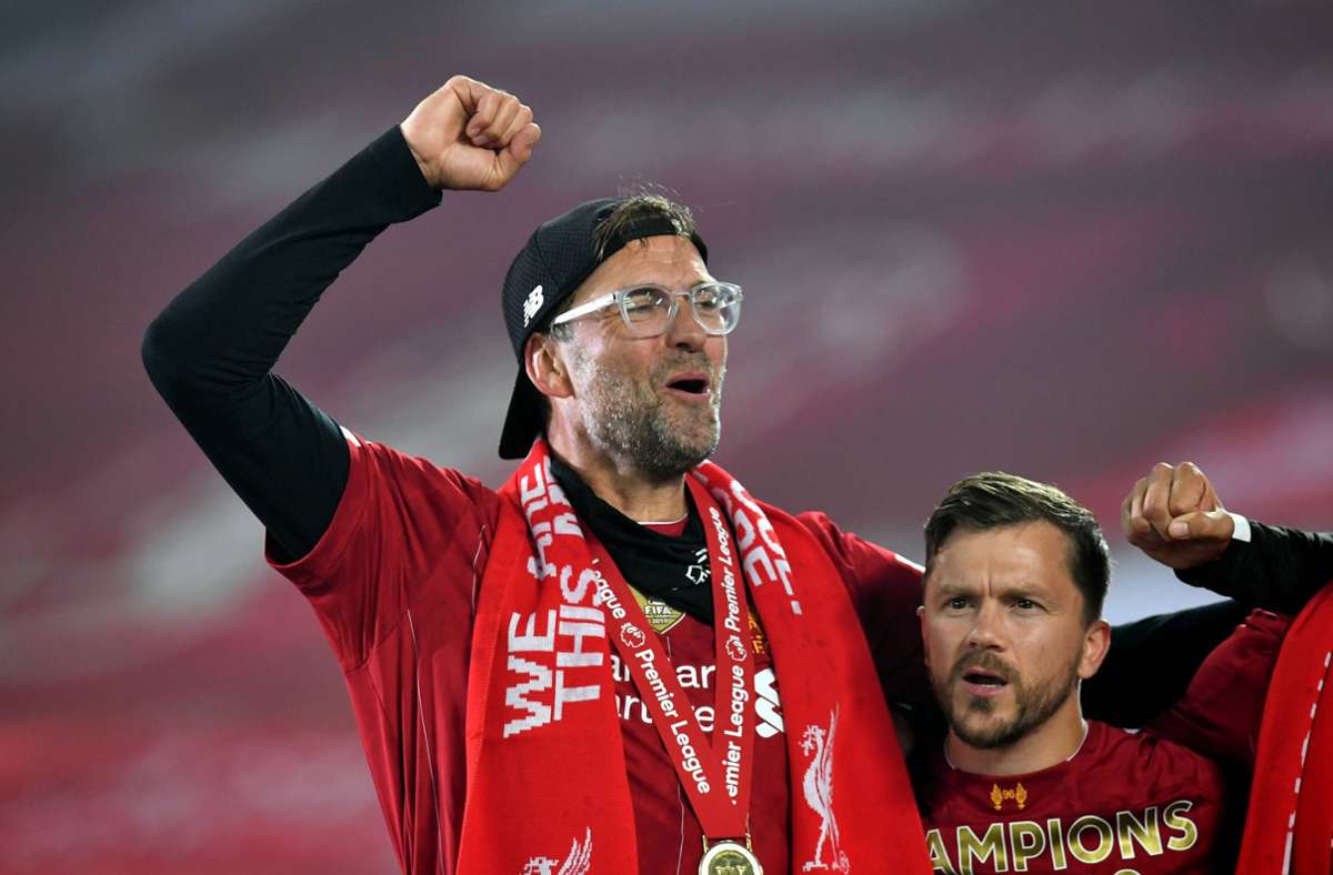 Jürgen Klopp: 2019 war der gebürtige Stuttgarter bereits Trainer des Jahres, nachdem er mit dem FC Liverpool die Champions League gewonnen hatte. 2020 ist dem 53-Jährigen ein zweites Kunststück mit den Reds gelungen, Klopp führte des Team zur ersten englischen Meisterschaft seit 30 Jahren. In England wurde er dafür freilich zum Trainer des Jahres gewählt.