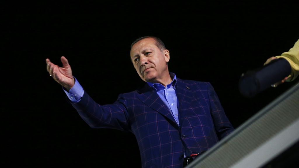 Noch bevor das endgültige Ergebnis des Türkei-Referendums offiziell feststand, äußerten sich mehrere deutsche Politiker zum Sieg von Recep Tayyip Erdogan. 