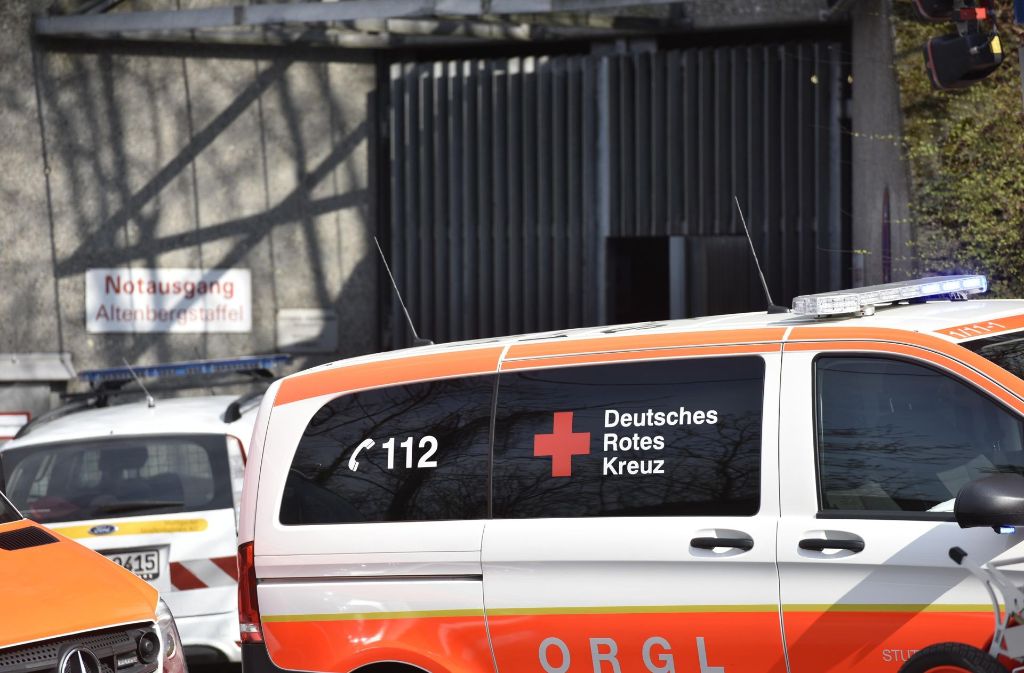 Einsatzkräfte des Deutschen Roten Kreuzes, der Feuerwehr und der Polizei sind im Einsatz.