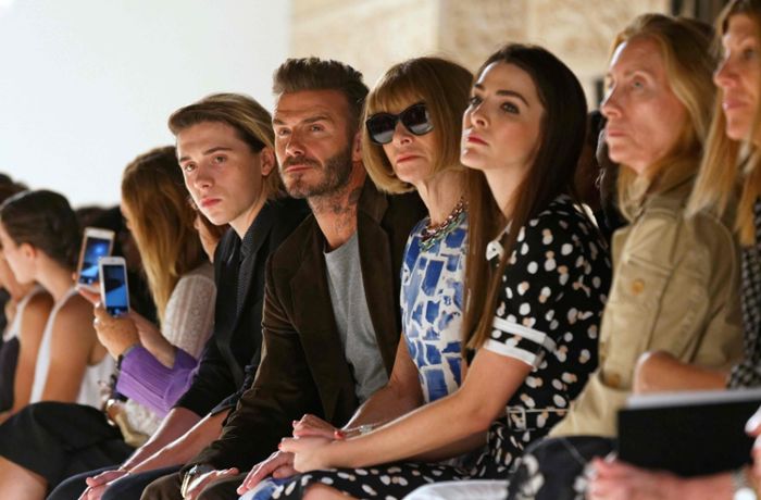 Victoria Beckham präsentiert Mode vor ihren größten Fans