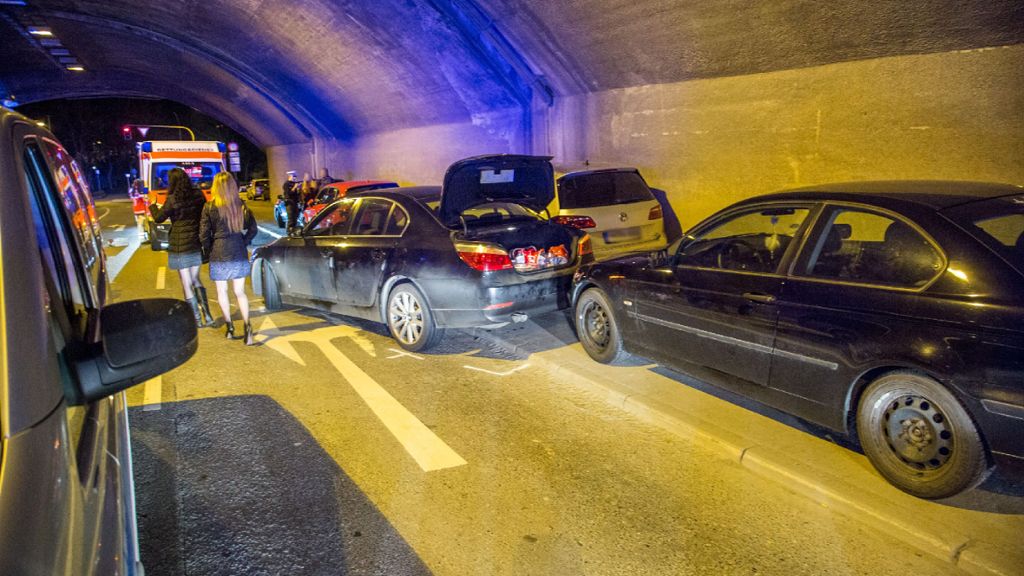 Frau in Stuttgart-Nord verletzt: 18-Jähriger verliert Kontrolle über BMW