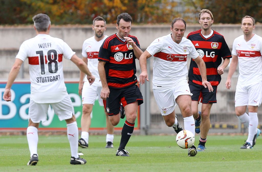 Marc Kienle in der VfB-Traditionself am Ball.