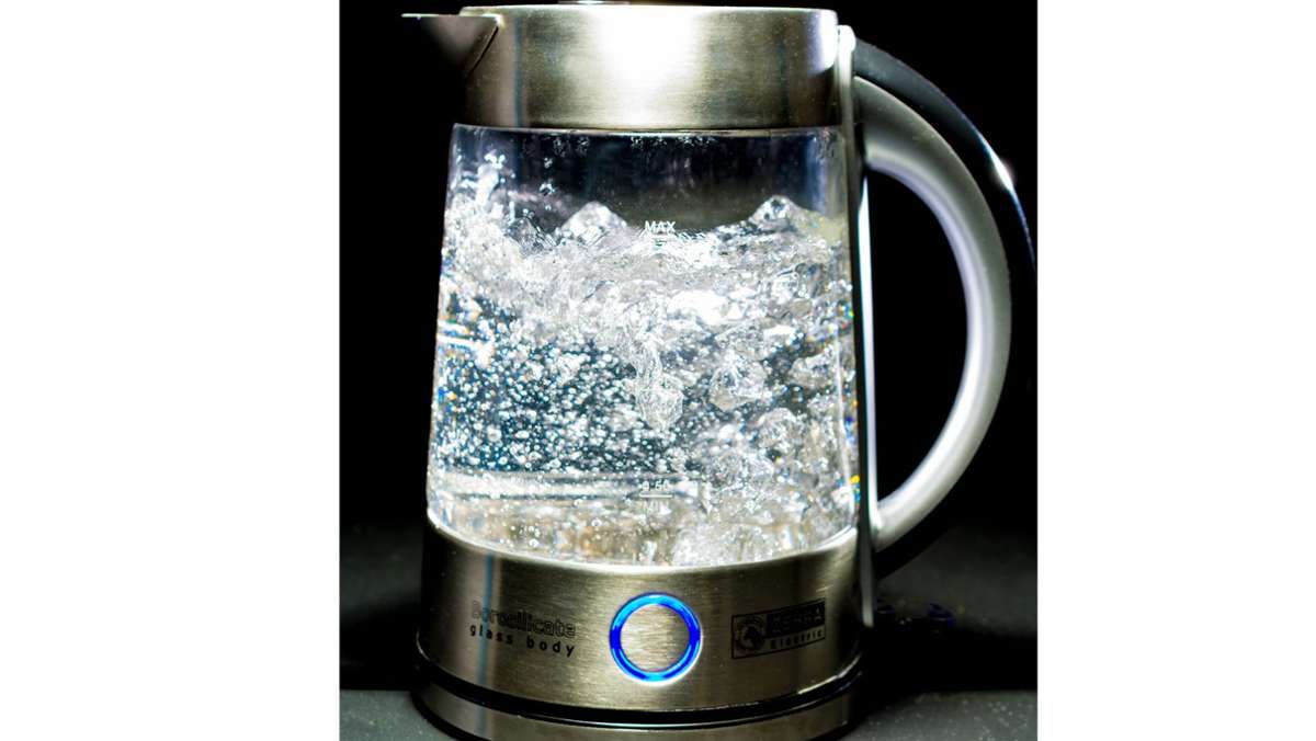 Reklamation eskaliert: Frau will kochendes Wasser über Verkäufer schütten