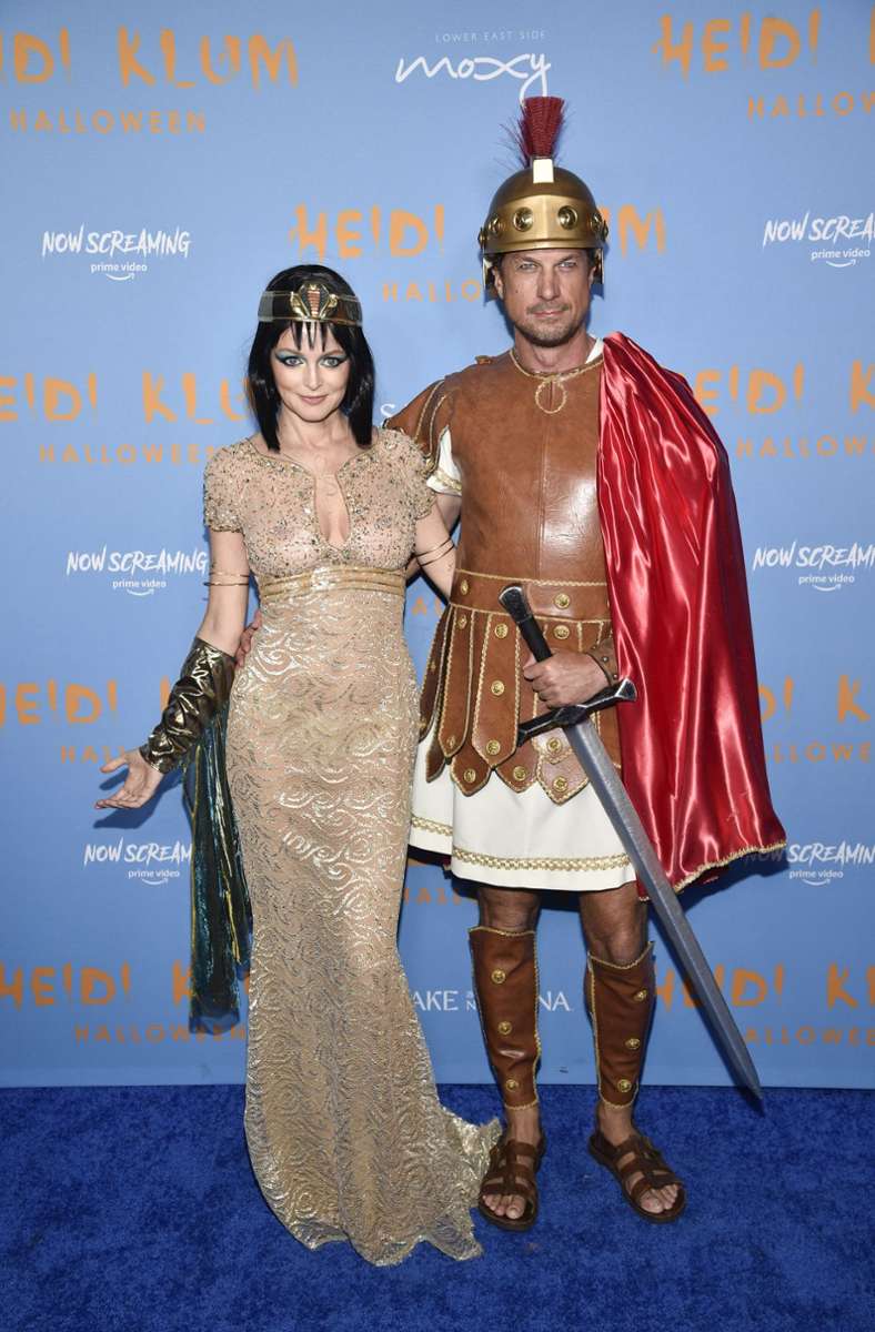 Kleopatra und Cäsar oder genauer: Schauspielerin Heather Graham und Snowboarder John de Neufville.