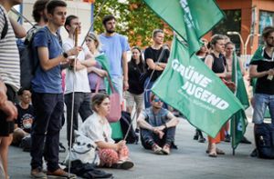 Demonstration in Stuttgart: Protest am Abend gegen neues Asylsystem
