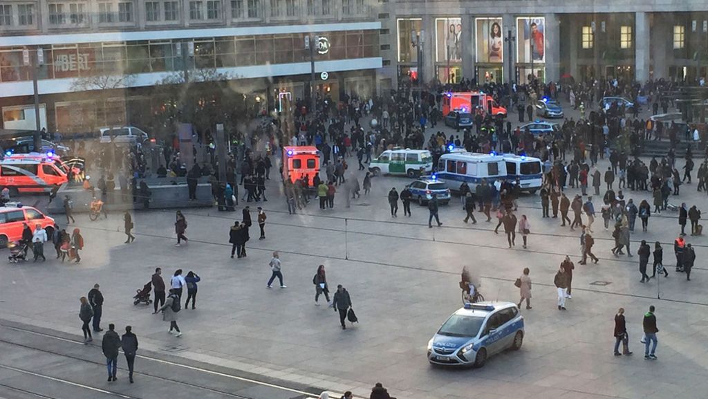 Zoff um YouTuber aus Stuttgart: Massenschlägerei auf dem Alexanderplatz