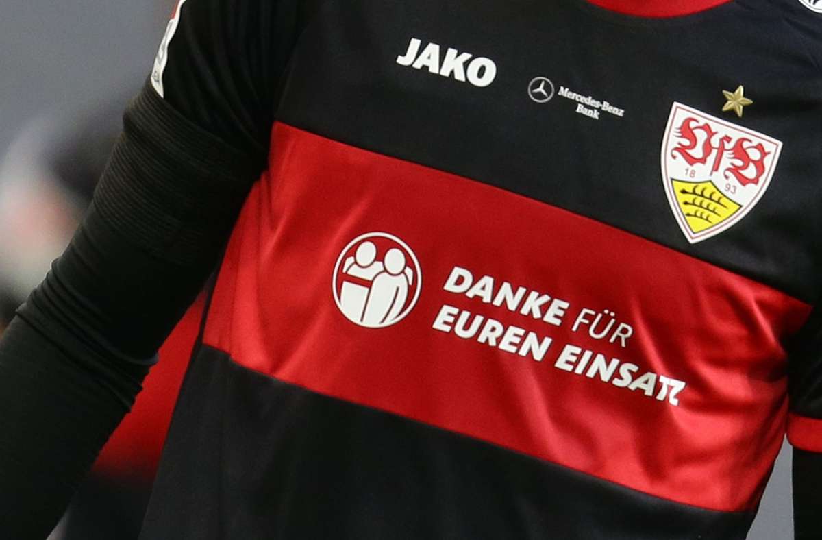 Das Jahr 2020 stand ganz im Zeichen der Coronapandemie. Im Heimspiel gegen den HSV bedankte sich der VfB mit besonderen Schriftzügen auf dem Brustring bei allen Helfern in der Krise.