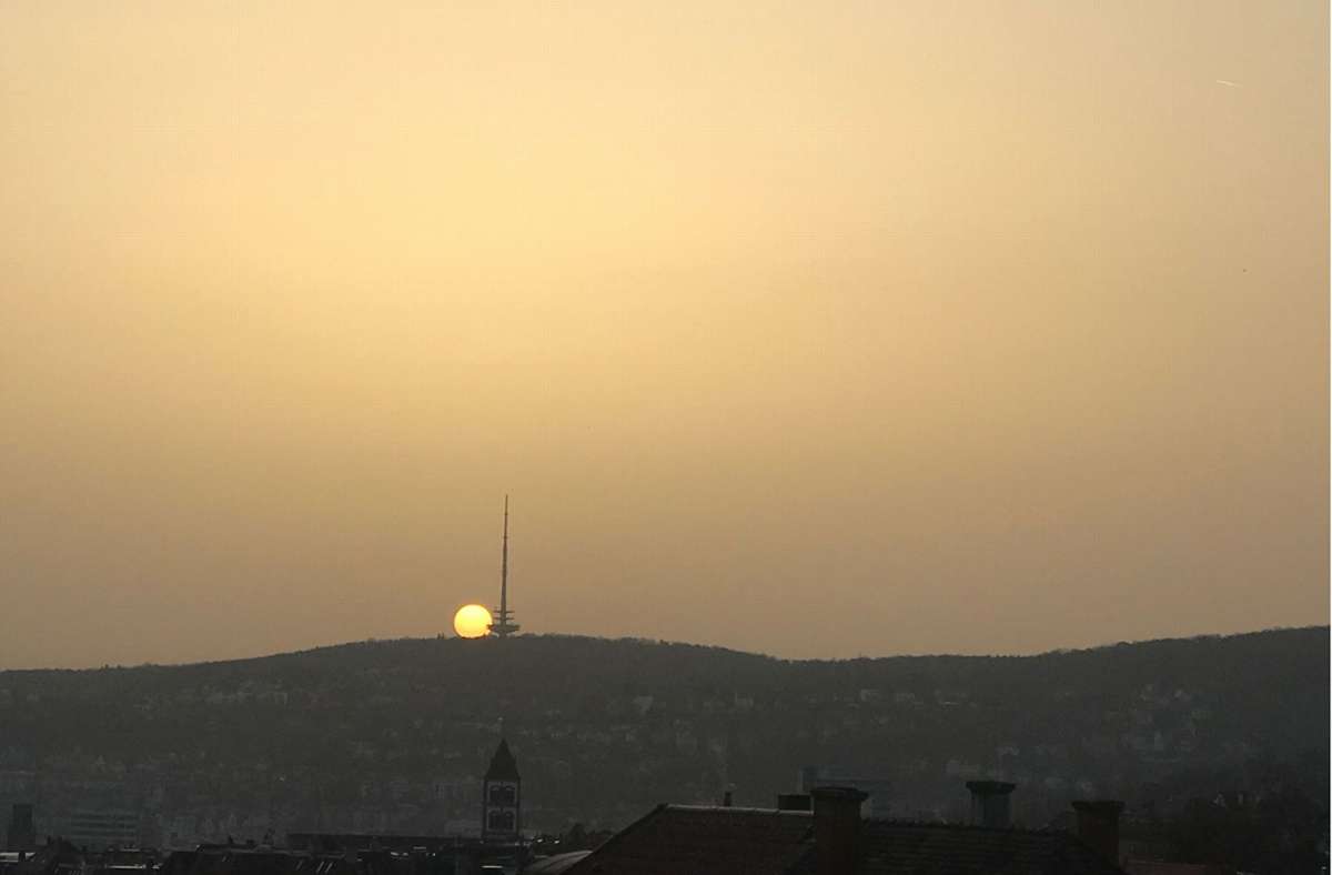 Wieder trübt der Saharastaub den Himmel über Stuttgart.