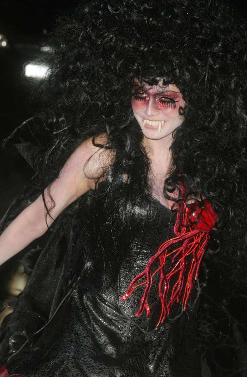 2005: Ganz klassisch – Heidi Klum als blutrünstige Vampir-Lady.