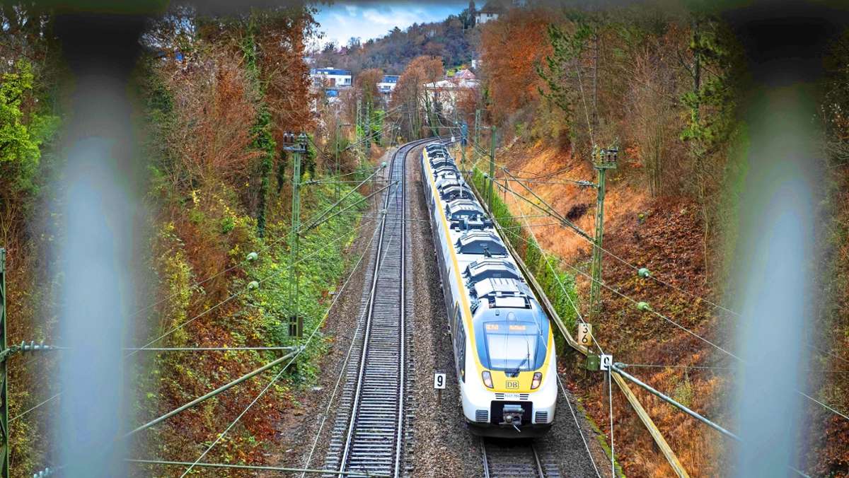  Die Deutsche Bahn AG erwartet, dass die Stadt mit der Inbetriebnahme des Projekts Stuttgart 21 die innerstädtische Gäubahnstrecke übernimmt. 