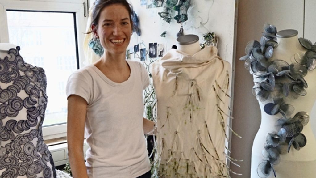 Textildesignstudentin aus S-Nord: Ein Kleid aus gestickten Muscheln