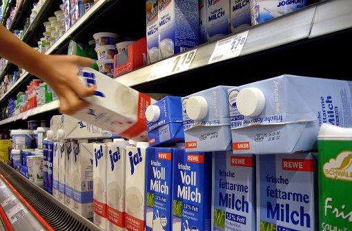 Wenn Milch billig angeboten wird, kauft der Verbraucher sie auch. Foto: AP