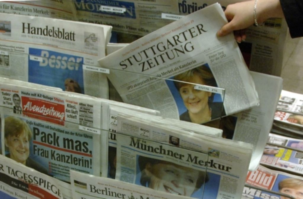 Früher hat nur Vati die Tageszeitung gelesen. Jetzt greift der Nachwuchs auch zu. Foto: dpa