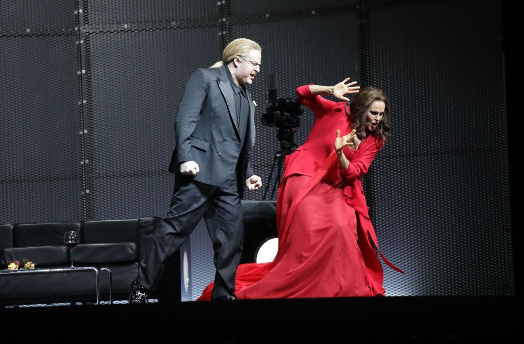 Kristine Opolais als Tosca und Evgeny Nikitin als Baron Scarpia.