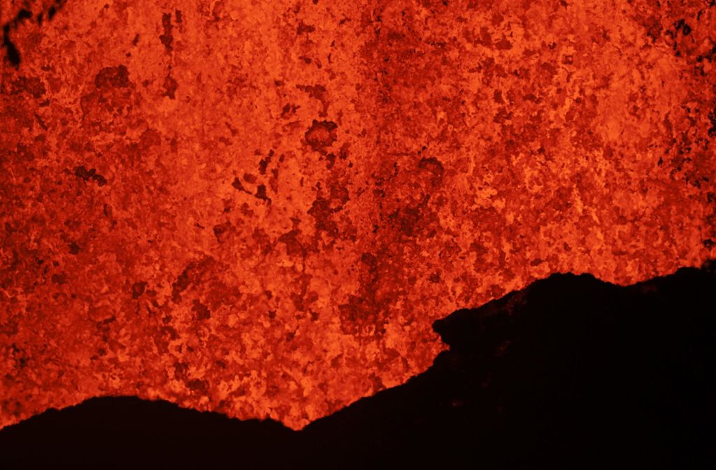 Seit Anfang Mai speit der Kilauea Lava aus dem Krater und aus Erdspalten.