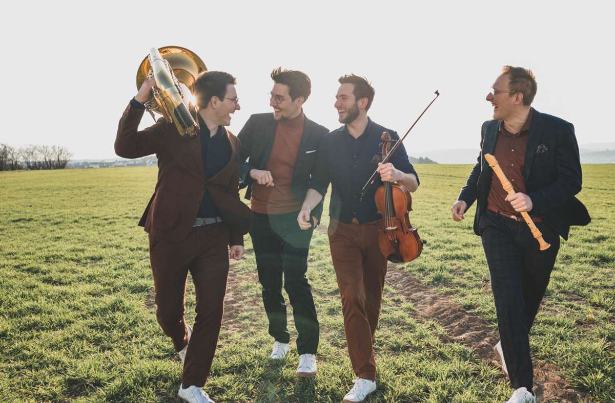 Fabian (Tuba), Jonathan (Klavier), Lukas (Bratsche) und David Hanke (Blockflöte) sind die Hanke Brothers.