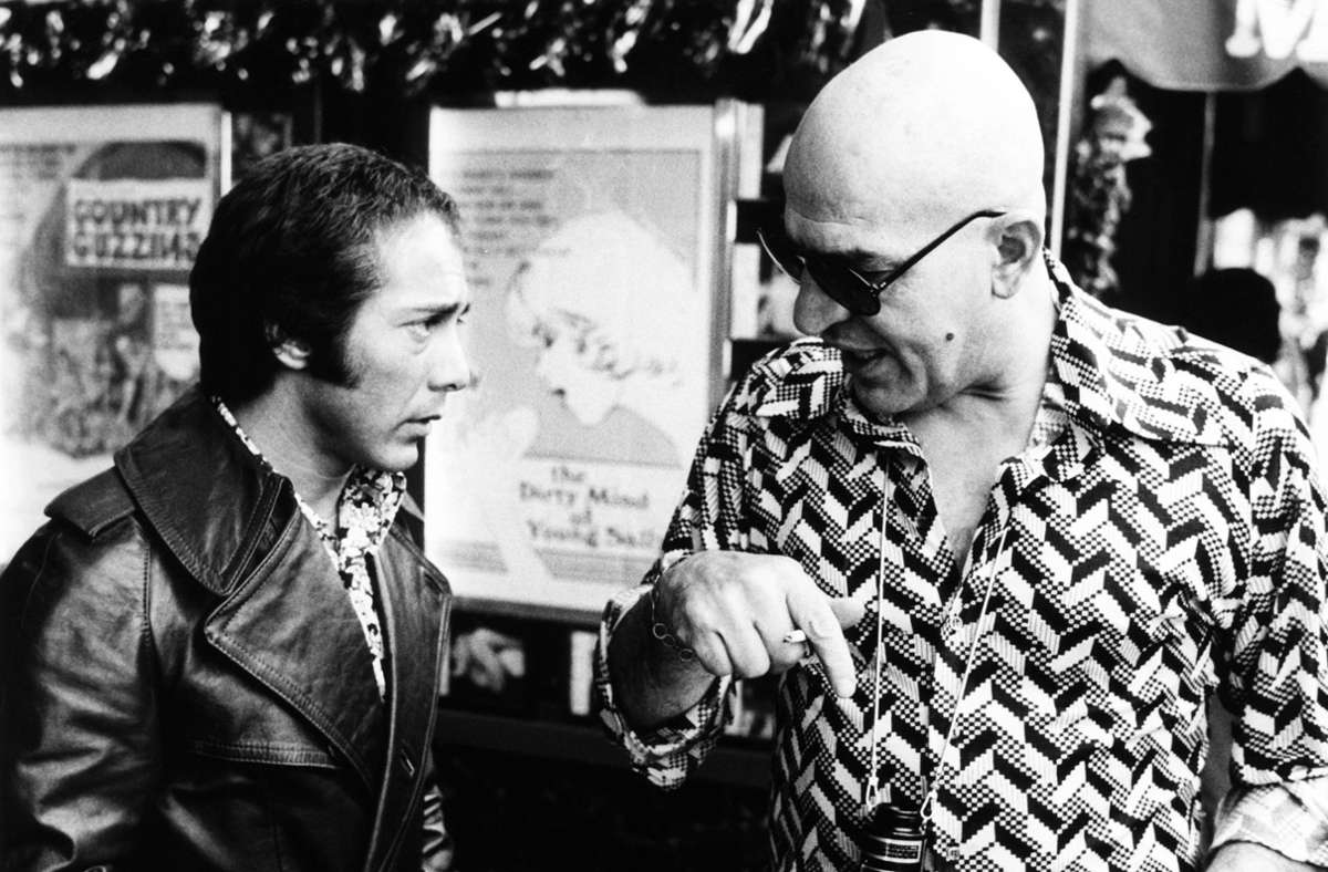 Paul Anka (links) 1974 in der TV-Krimi-Reihe „Kojak“ mit dem Hauptdarsteller Telly Savalas