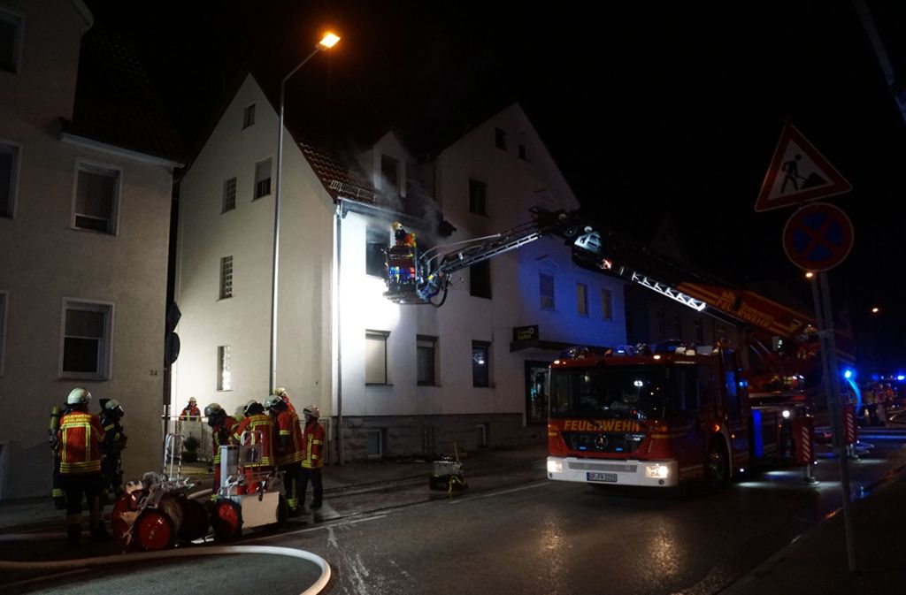 Brand in einem Mehrfamilienhaus in Geislingen