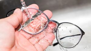 Brille putzen ohne Schlieren