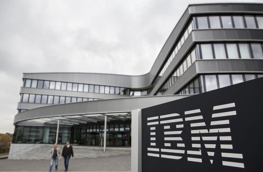 Vor der IBM-Zentrale in Ehingen....