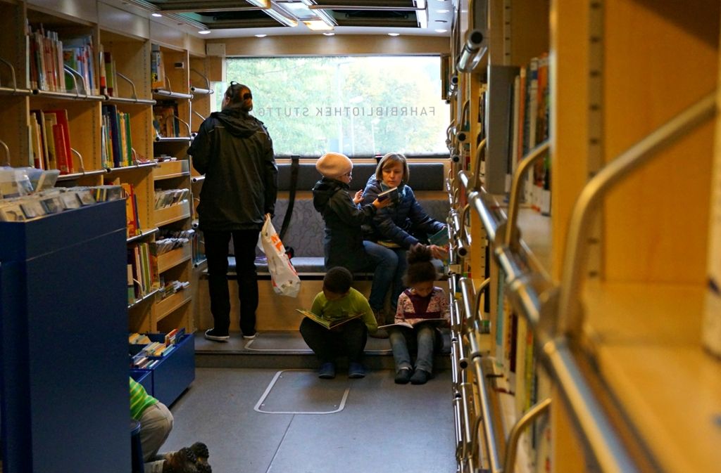 Der Bücherbus macht in den Stadtteilen Station, in denen es keine Bibliothek gibt.