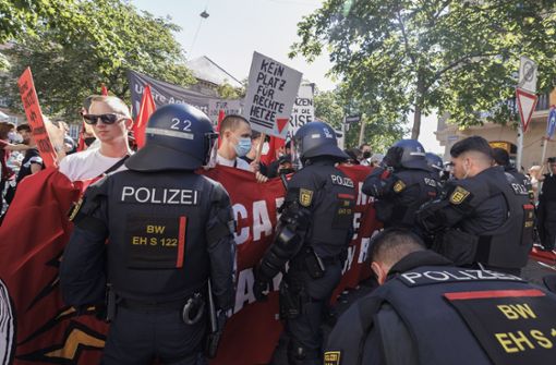 Massives Polizeiaufgebot bei der Demo gegen Rechts in Bad Cannstatt Foto: Lichtgut/Julian Rettig