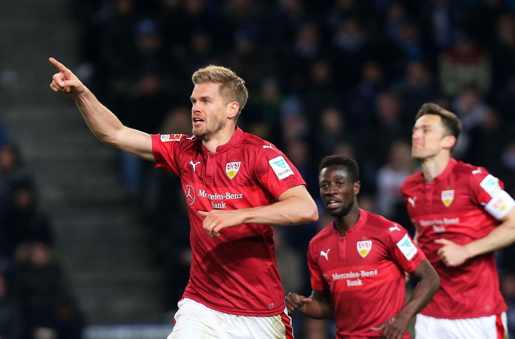 Terodde sorgt mit zwei Treffern dafür, dass der VfB Stuttgart an der Tabellenspitze bleibt.