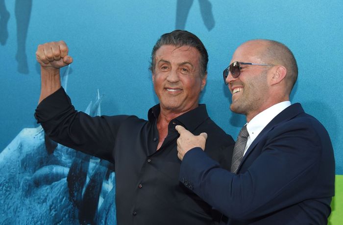 Sylvester Stallone und Jason Statham posieren auf dem roten Teppich