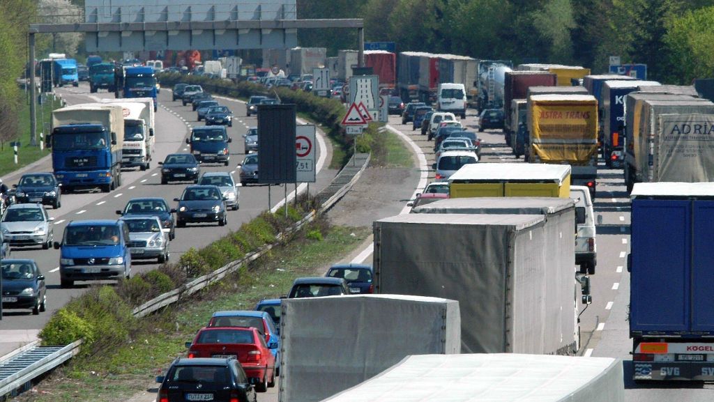 Autobahndreieck Viernheim: Kleintransporter rast in Stauende – A6 voll gesperrt