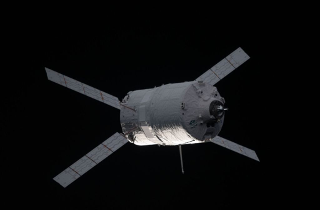 Der unbemannte Transporter ATV kann sieben Tonnen Fracht zur Internationalen Raumstation ISS bringen und dort automatisch andocken. Auf dem Rückweg wird er mit Müll beladen und verglüht beim Eintritt in die Erdatmosphäre. Drei solcher Missionen hat die Esa bereits erfolgreich absolviert, zwei weitere sind geplant.