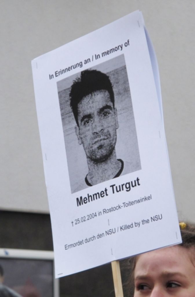 25. Februar 2004, Rostock: Die Rechtsterroristen töten den türkischen Imbissverkäufer Yunus Turgut (25).