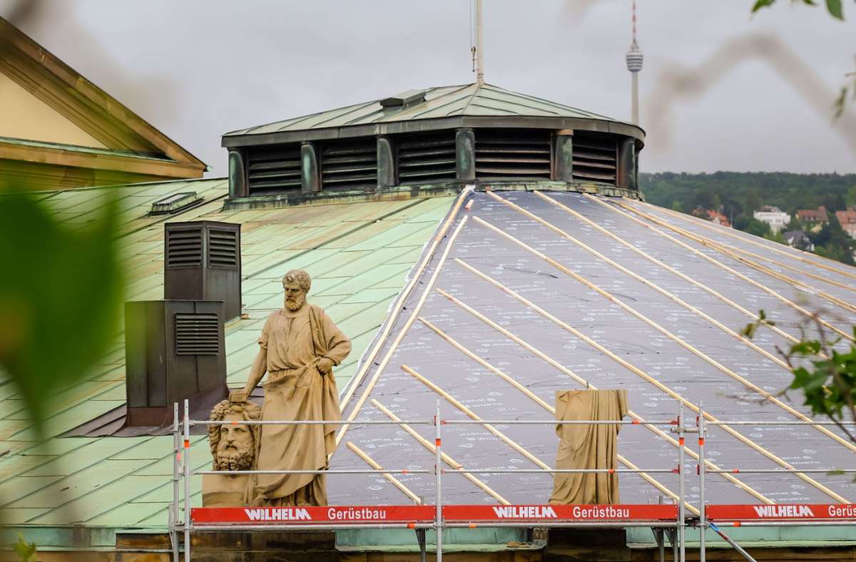 So sah es kurz nach dem Sturm aus: Das Dach provisorisch geflickt, eine Statue geköpft.