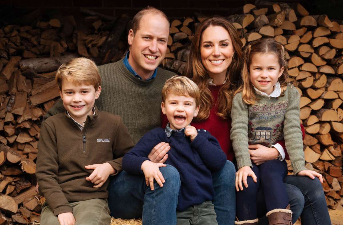 William, Kate und ihre Kindern George, Louis und Charlotte (von links) im Herbst 2020 auf dem Landsitz Anmer Hall in Norfolk