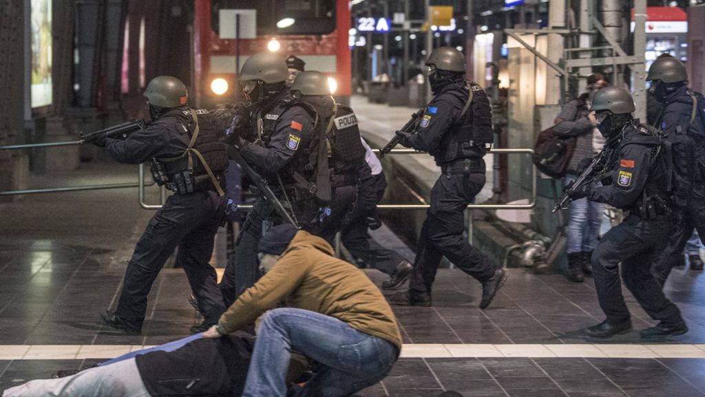 Hauptbahnhof Stuttgart: Hier informiert die Polizei über die Anti-Terror-Übung
