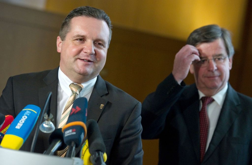 Bei der Bekanntgabe des EnBW-Deals Ende 2010: Mappus, Finanzminister Willi Stächele (rechts) Foto: dpa